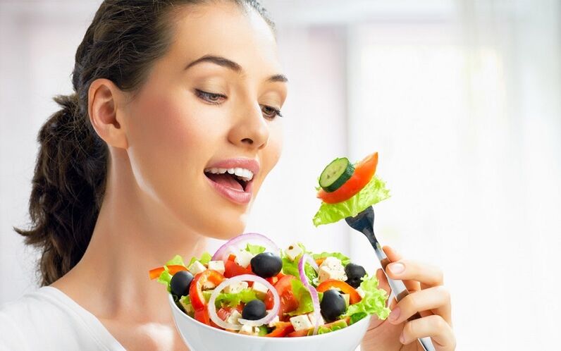 प्रति सप्ताह वजन घटाने के लिए सब्जी सलाद का उपयोग 7 किलो