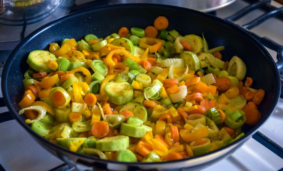 उबली हुई सब्जियाँ फाइबर से भरपूर एक स्वस्थ भोजन है।